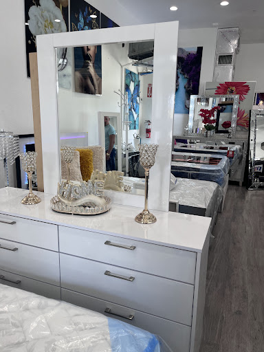 Lyn's Furniture & Mattress