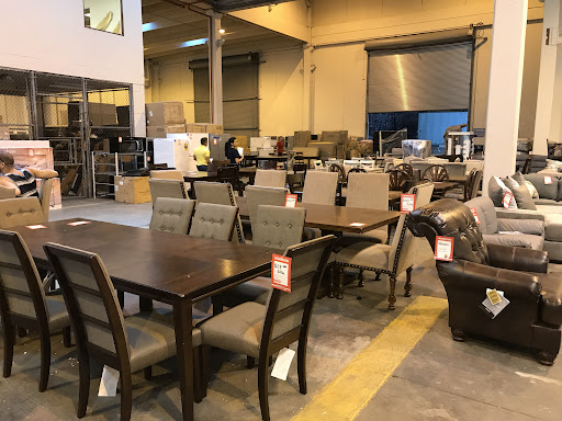 Berríos Outlet (Centro de Liquidación • Mueblerías Berríos)