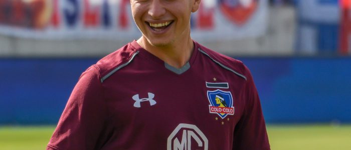 Berríos: Retrato artístico del fotógrafo español, colores vibrantes y detalle nítido