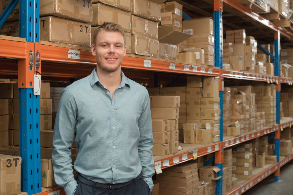 OFX Warehouse: Almacén Inteligente y Logística Avanzada – Soluciones de Almacenamiento y Gestión de Inventario