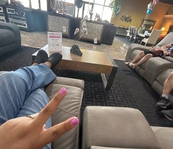 Distribución de muebles Mega Furniture Avondale – Estilo contemporáneo y calidad premium