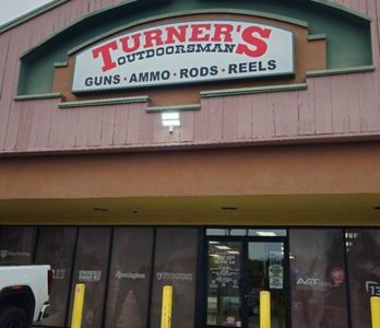 Turner’s Outdoorsman en Norwalk: Aventura al Aire Libre y Equipo de Caza