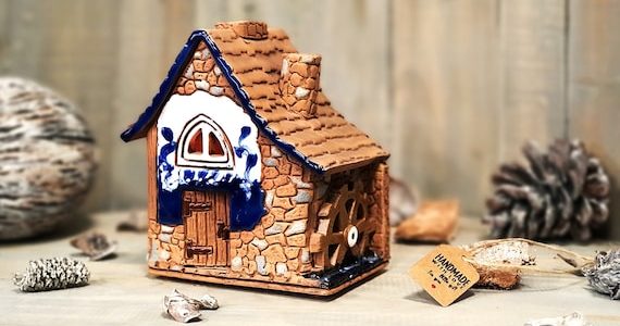 Casa de Cerámica: diseño interior con azulejos artesanales y decoración rústica