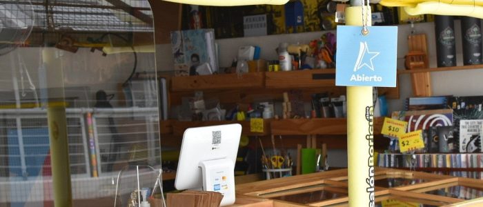 Salón Boricua: Decoración Tropical, Música y Ambiente Vibrante de Cultura Puertorriqueña