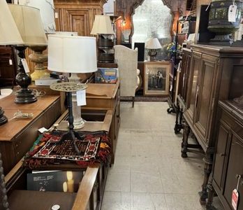 Tom’s Fine Furniture: Muebles de Calidad y Coleccionables Únicos – Tienda #1