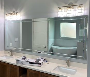 Donna Glass & Mirror: Elegante espejo de cristal para decoración moderna