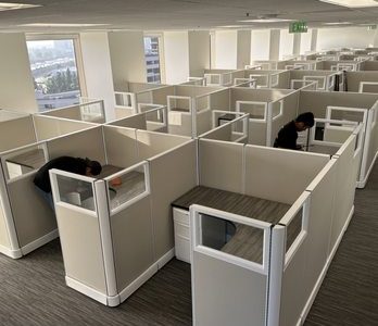 Cubículos de Oficina Personalizados H & V – Diseño Modular y Funcional